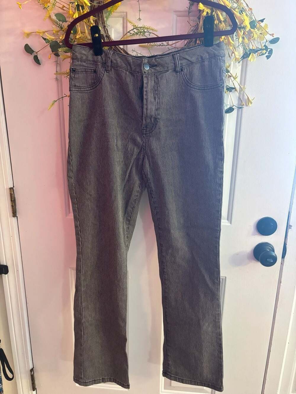 DG2 by Diane Gilman Pinstripe Stretch Pants Size 10
